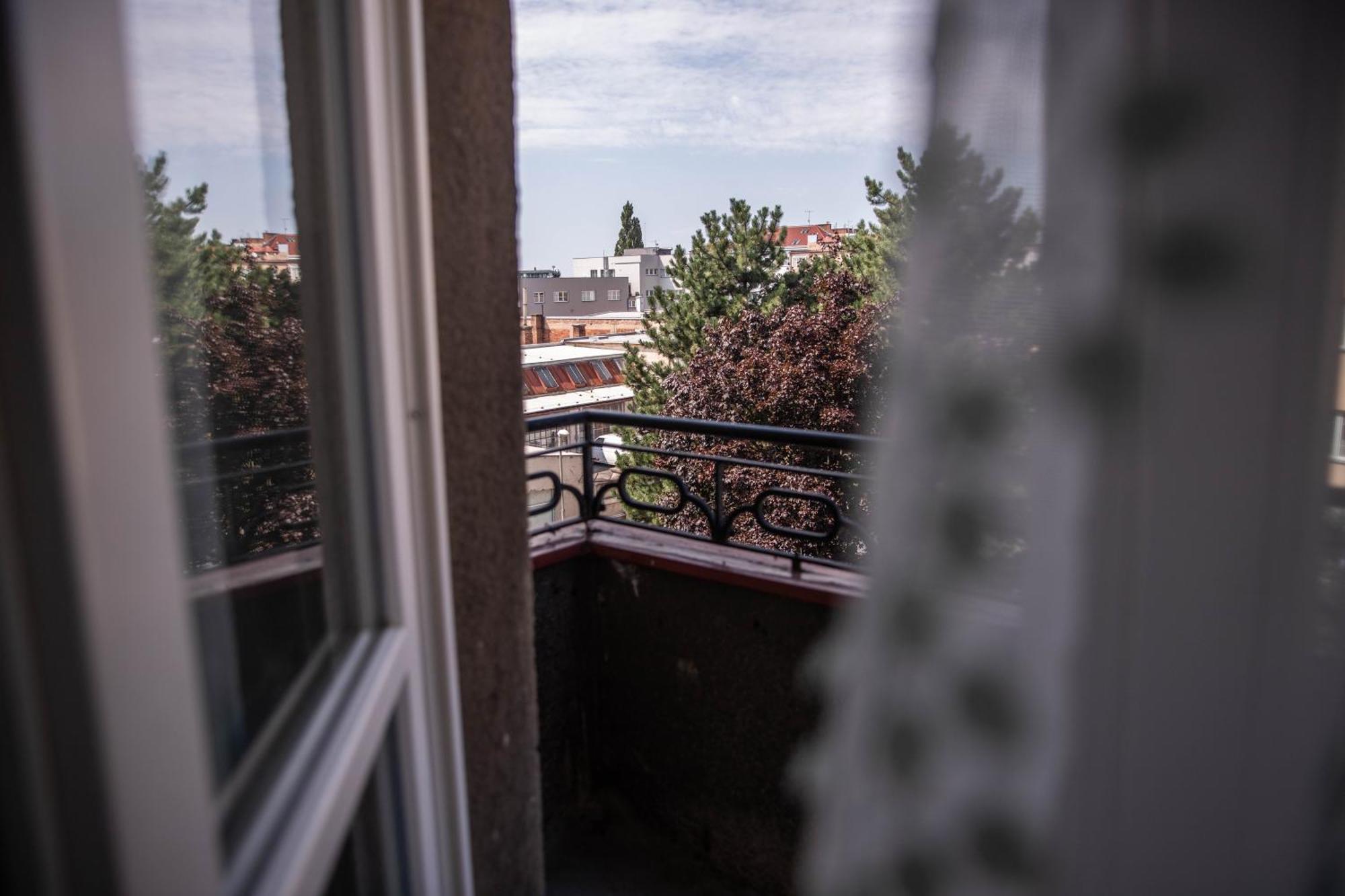 Prostorny Byt V Centru U Reky, 2 Loznice, Balkon Hradec Králové Exterior foto